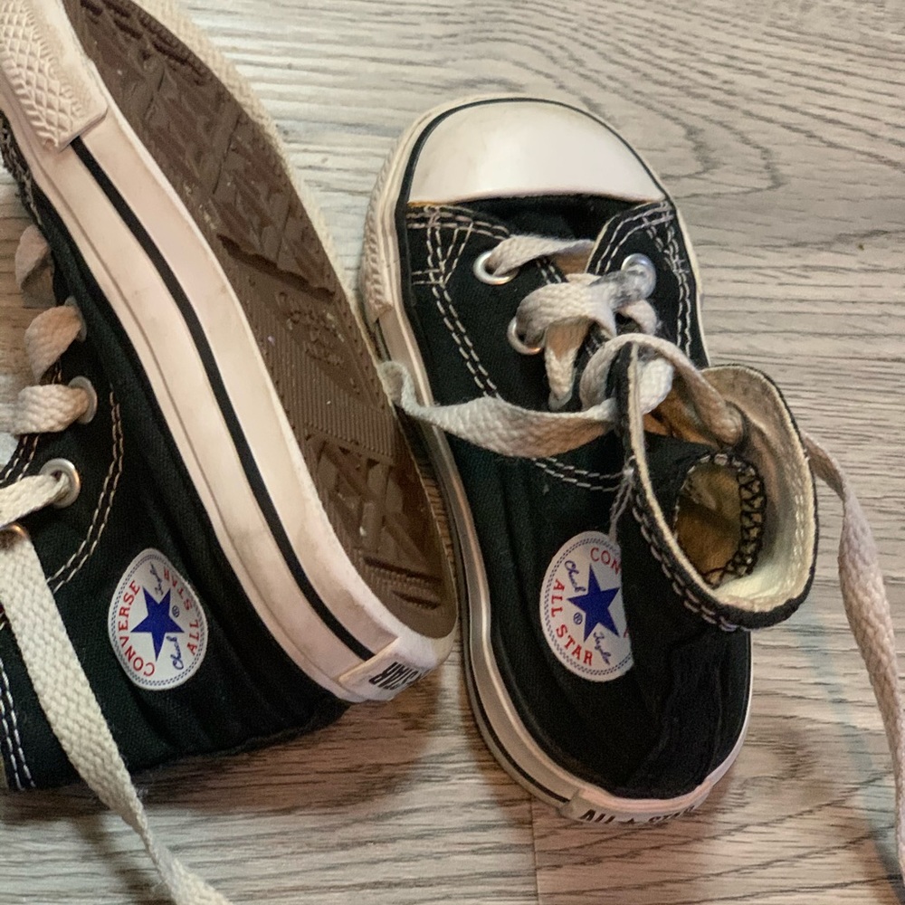 Converse - Picture 2 of 3